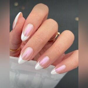 Traditional French Tip Medium Almond Nail Kit | New